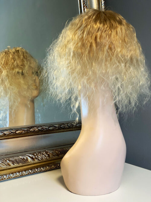 Damski tupet syntetyczny w kolorze blond