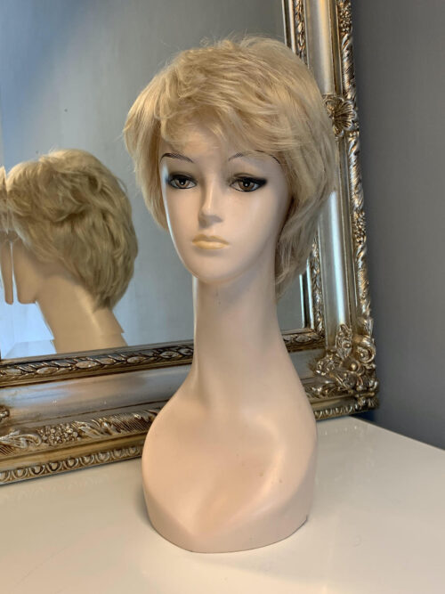 Luksusowa peruka krótka z naturalnych włosów Bella w kolorze blond jasny