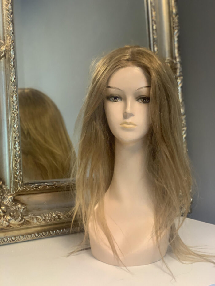 Wiola Luksusowa peruka naturalna w kolorze ciemny blond długie proste włosy 55 cm