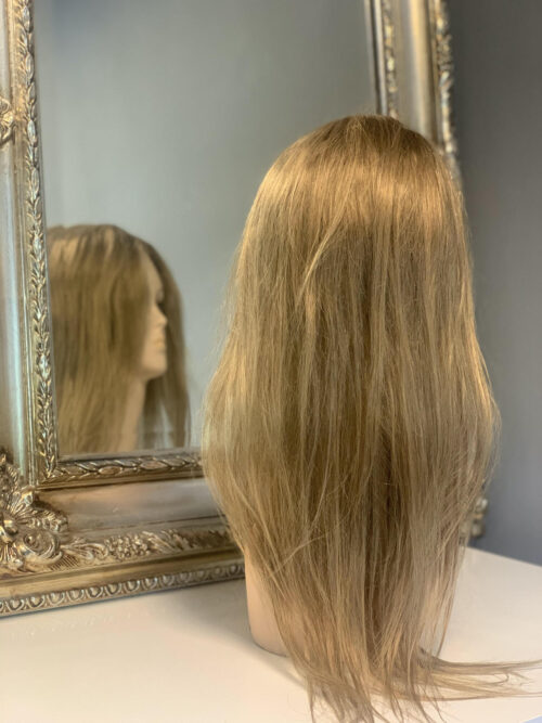 Wiola Luksusowa peruka naturalna w kolorze ciemny blond długie proste włosy 55 cm