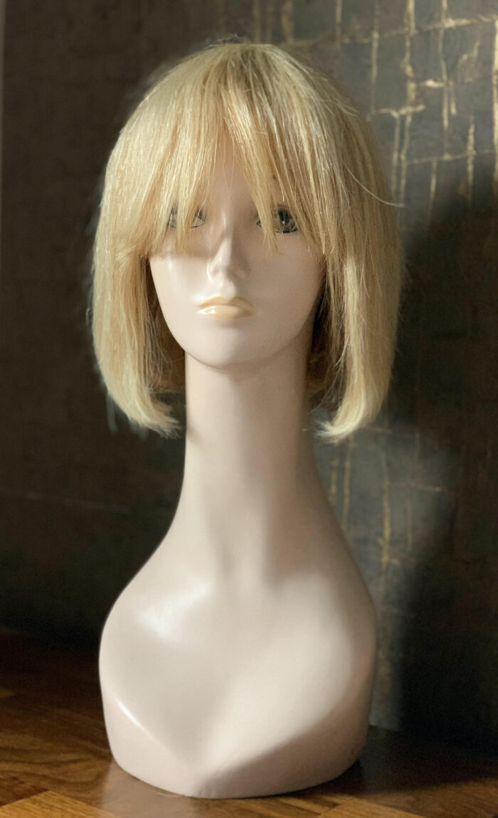Bob peruka z naturalnych włosów w kolorze blond jasny linia Mara 30 cm
