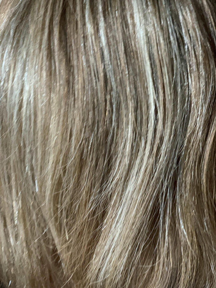 Bob peruka z naturalnych włosów w kolorze ciemny blond balayage linia Mara 35-40 cm