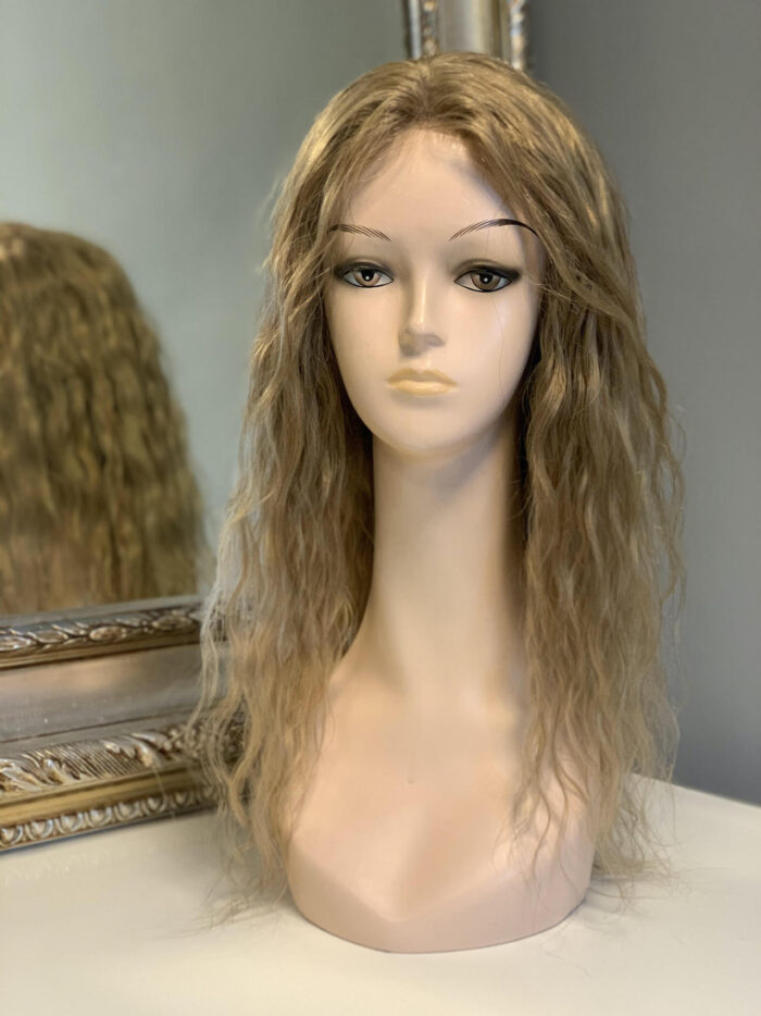 Wiola Luksusowa peruka z naturalnych włosów w kolorze ciemny blond fale 50 cm