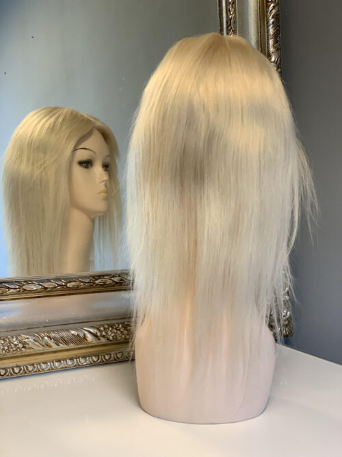 Marella White - Niezwykle lekka Peruka biały blond Włosy Naturalne 40 cm