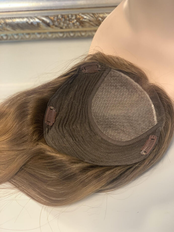 Topper pasemka 40 cm - Lili tupet damski z naturalnych włosów blond / brąz pasemka z odrostem 20 x 20 cm